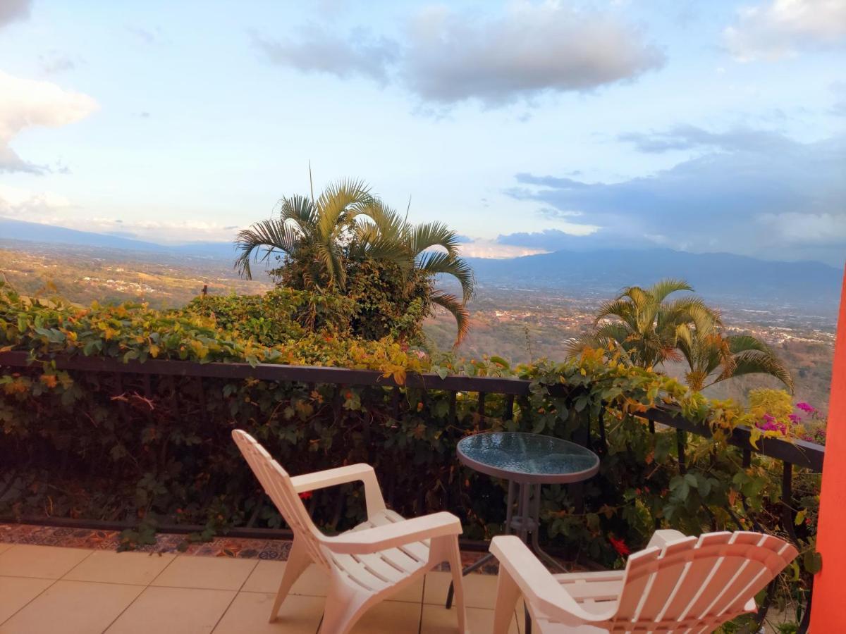Loma Tranquila Aparthotel Pilas